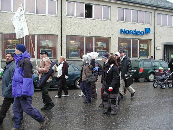 Et nærmest smertefritt Yukigassen-arrangement tok plass i Vardø 2005 - selvom godværet kanskje uteble. Foto: Knut Ramleth