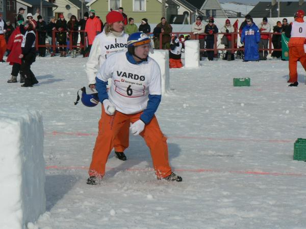 Selv om det var 10 mindre lag i 2006 enn det foregående året, var det ingenting å si på spillegleden og engasjementet til de deltakende atletene. Foto: Knut Ramleth og Haakon Jensen